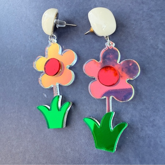 Retro Mod Flower Power 60s Acrylic Daisy Pierced Earrings - Picture 7 of 14